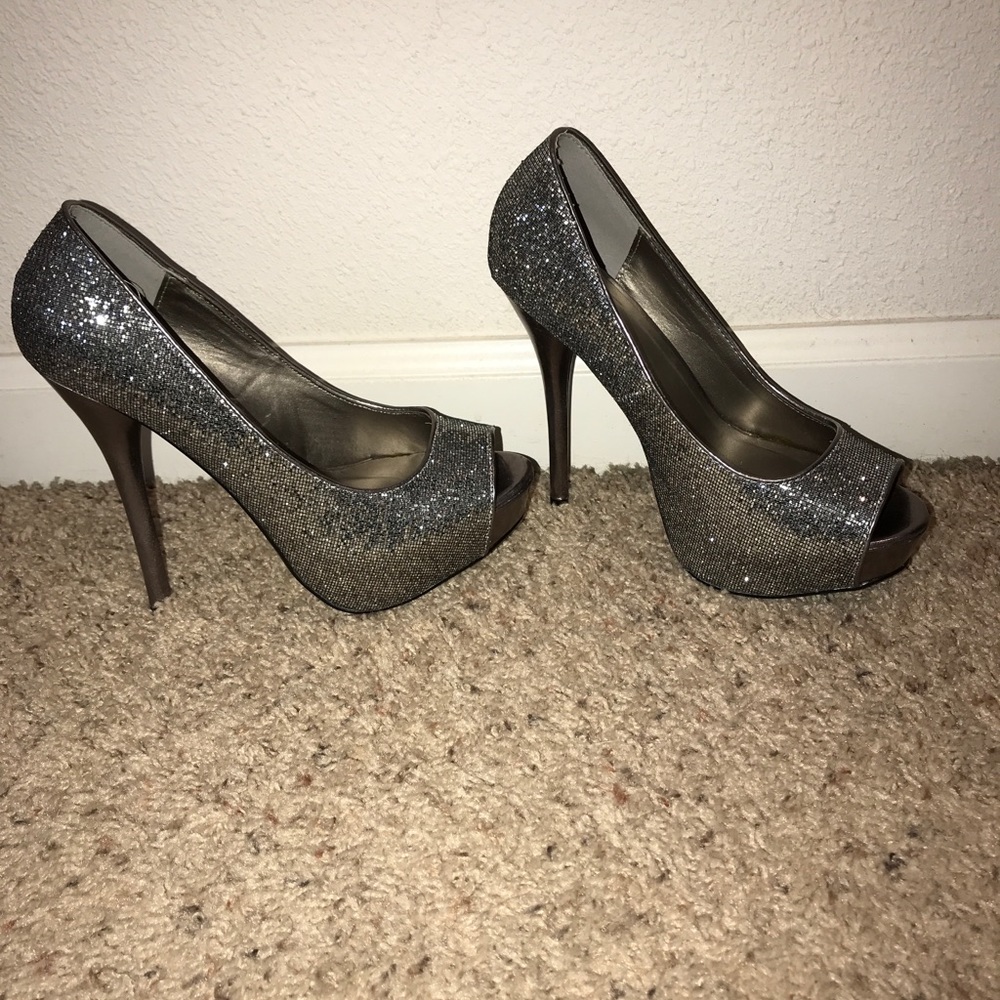 Silver pumps